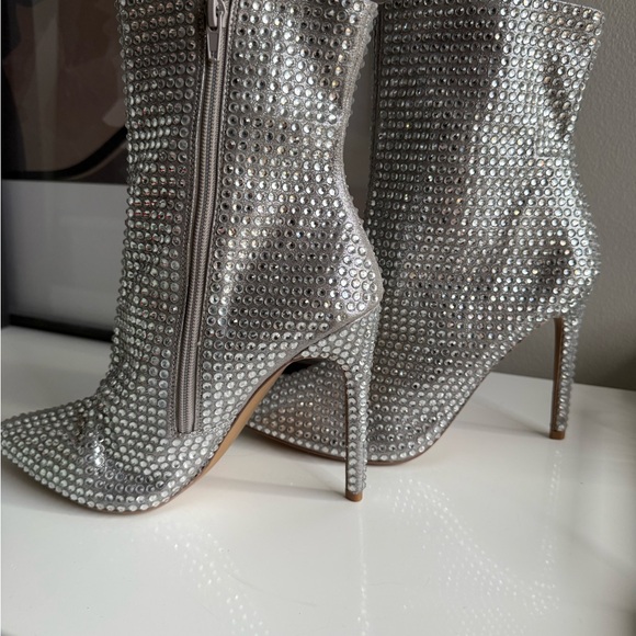Steve Madden “Winnings” Silver Studded Ankle Boots W 10M - Picture 2 of 8